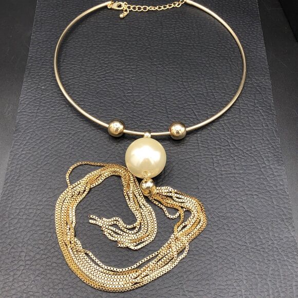 Long Tassel Necklace MCM Style Faux Pearl Pendant on 18 inch Gold Tone Neck Wire - Picture 3 of 10
